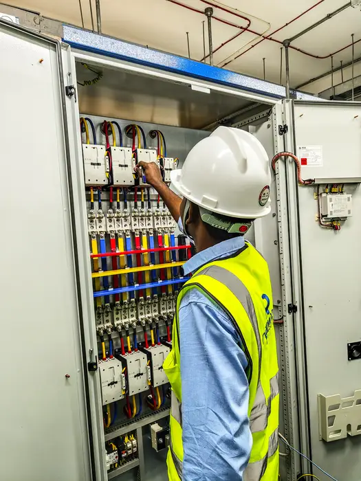 Ryan Vinz engineering team on-site in the UAE